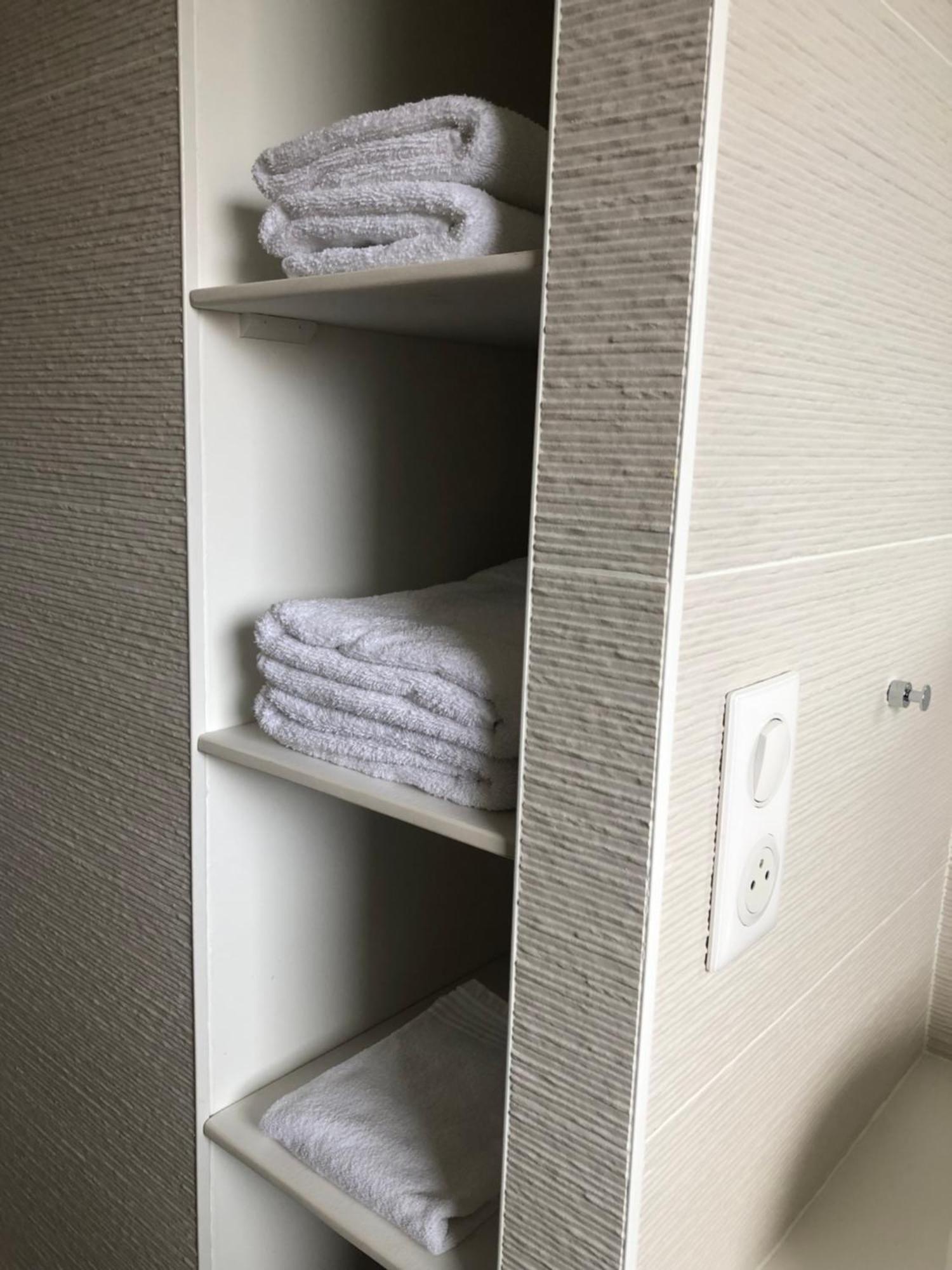 Face A La Mer, Bel Appartement 圣纳泽尔 外观 照片