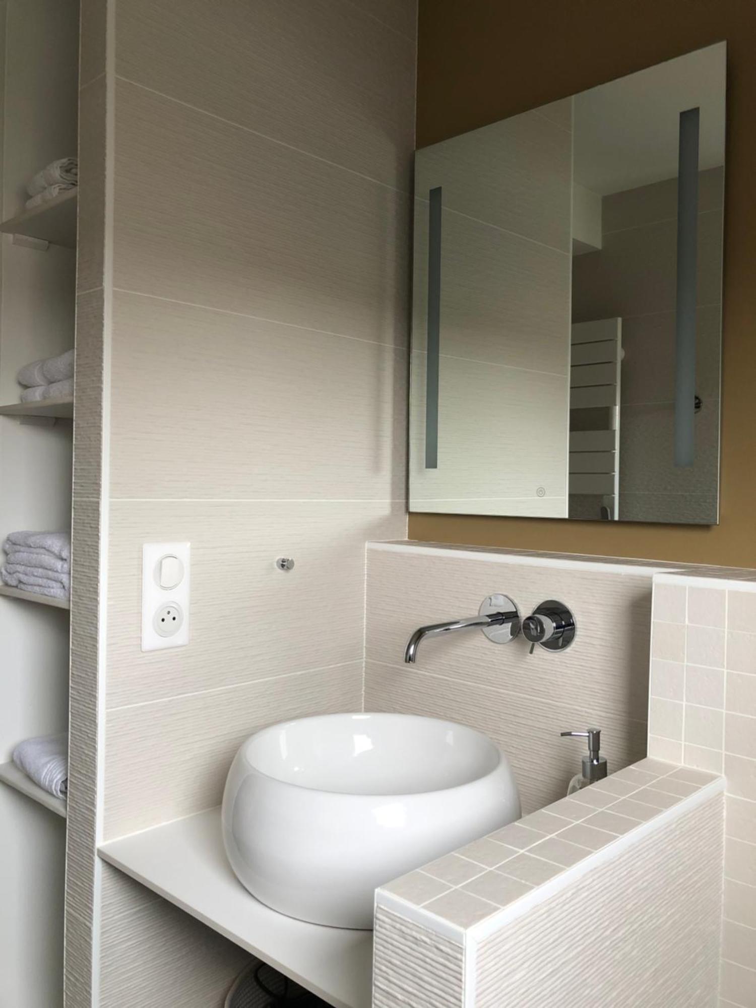 Face A La Mer, Bel Appartement 圣纳泽尔 外观 照片